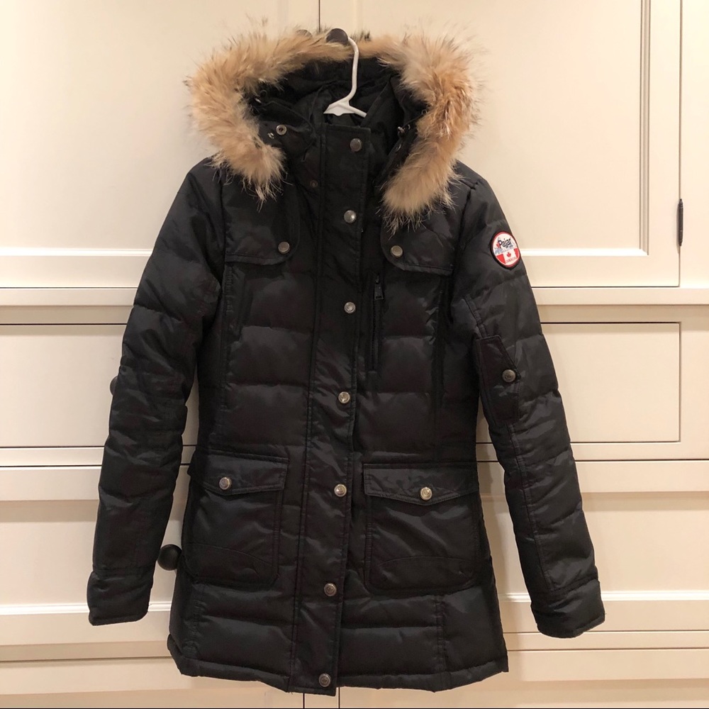 Pajar jacket. Hood with detachable fur trim.